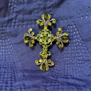 Elegant Gold and Green Cross Brooch/Pendant